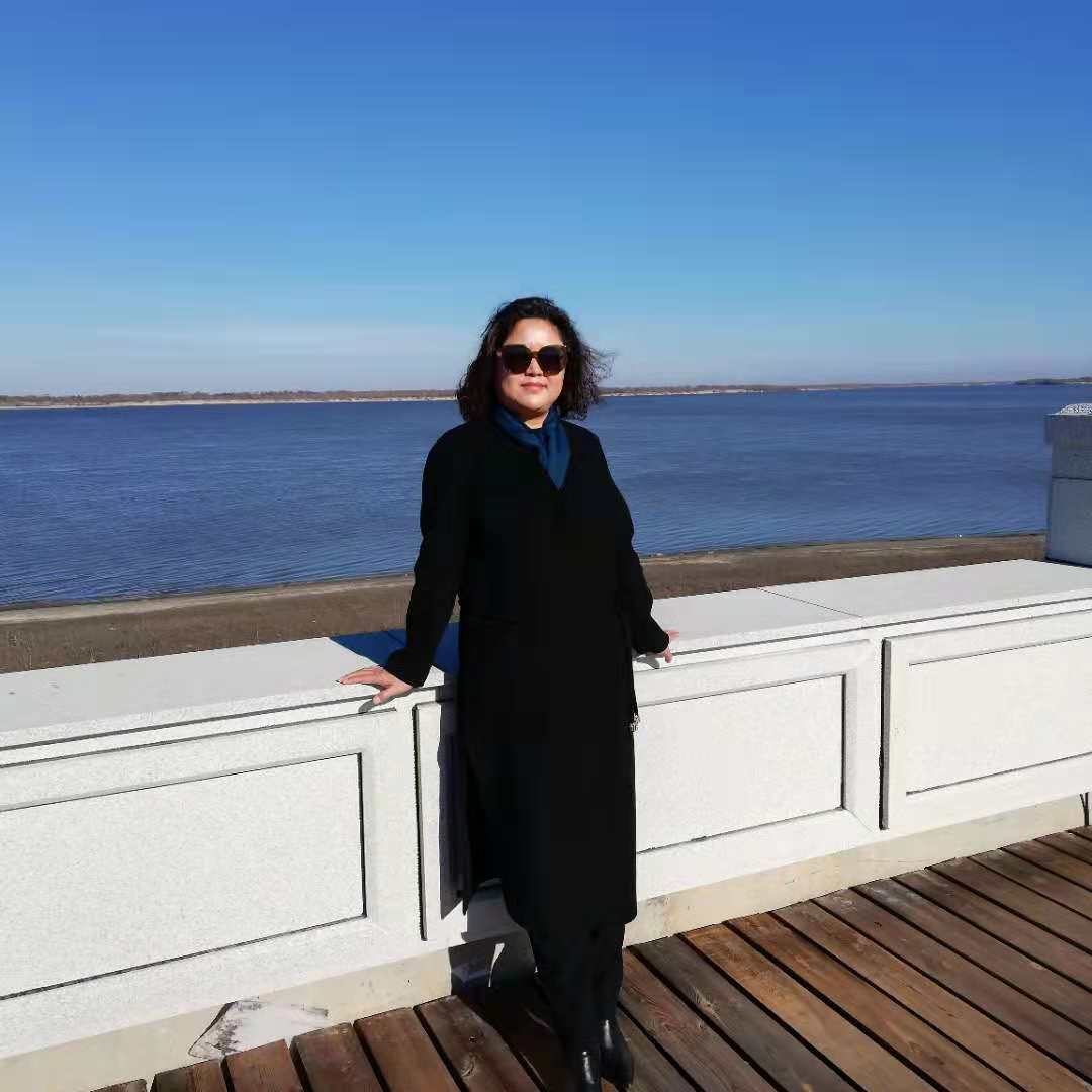 最后干到餐饮公司,又建起了自己的米业公司,从人们的白眼到成功人士